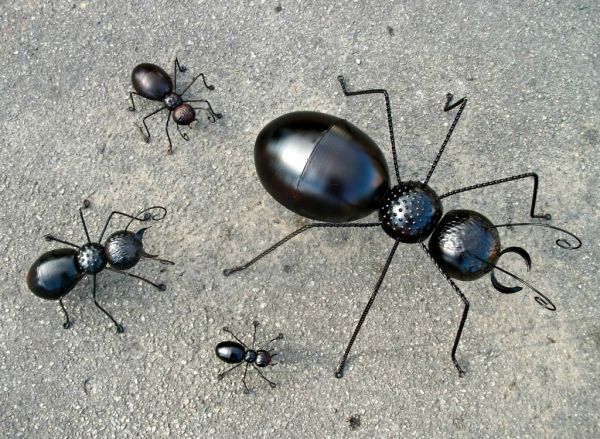 FORMIGA DE METAL GIGANTE