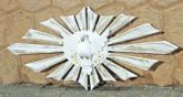 DIVINO ESPÍRITO SANTO DE MADEIRA OVAL C/ 80 CM COMPRIMENTO