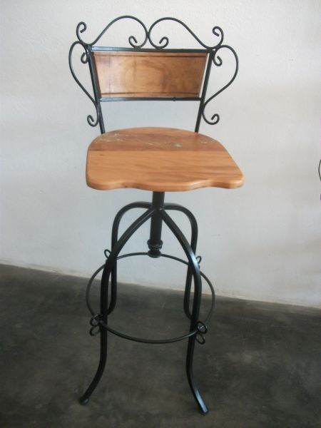 ENCOMENDA SRA. DANIELLA - BANQUETAS DE FERRO E MADEIRA